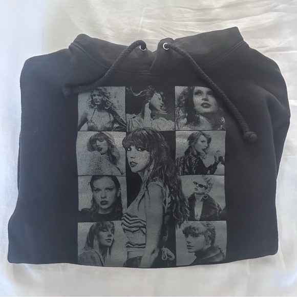 Taylor Swift Eras Tour Black Hoodie Sweatshirt XS - Picture 2 of 3